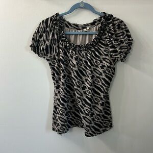 Madison Grey & Black Round Neck Short Sleeve Ruffle Abstract Blouse medium